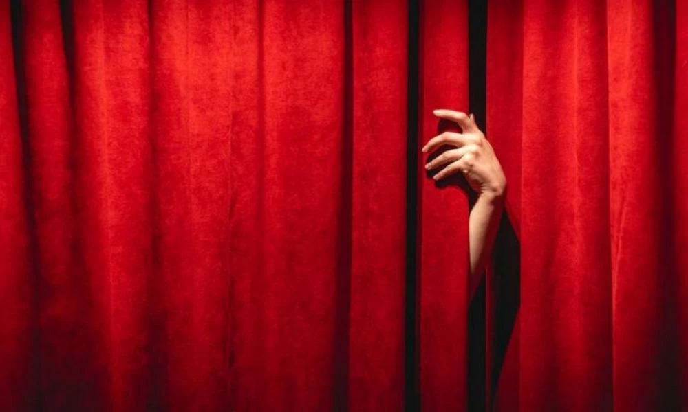 Στον εισαγγελέα και 4ος ηθοποιός που καταγγέλλεται για βιασμούς